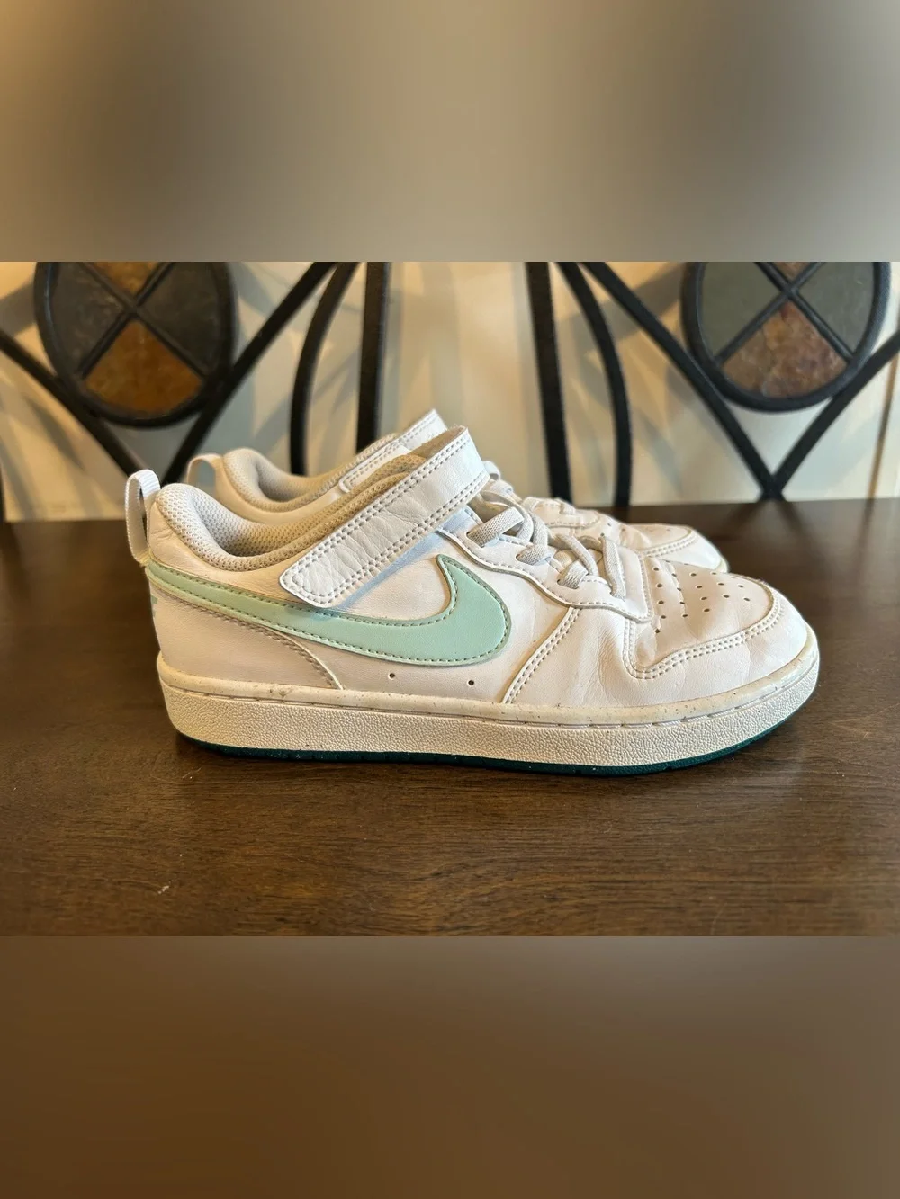 Nike Sz 1.5Y Kids White Sneakers with Mint Green Swoosh  🔥Sale🔥
